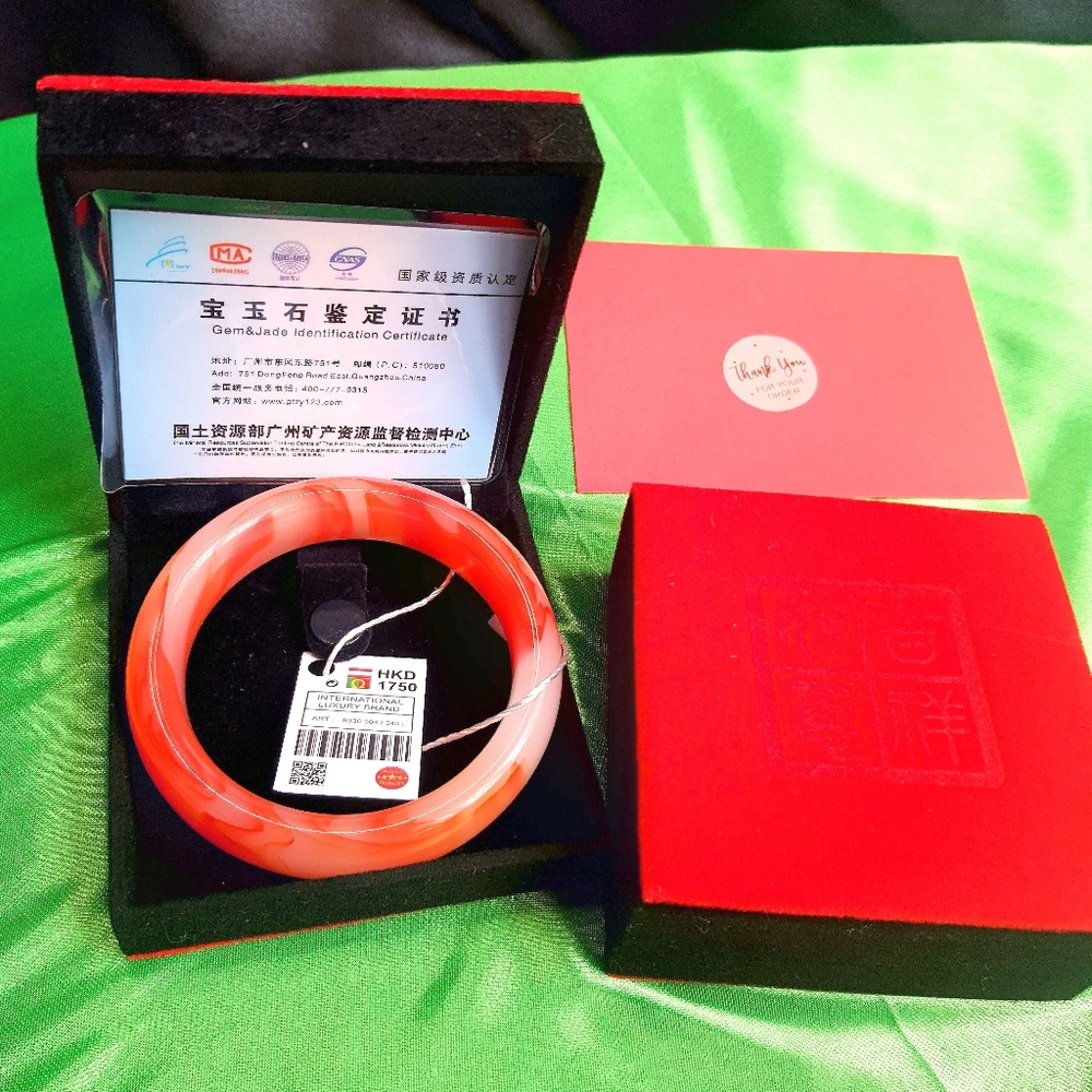 Beautiful bangle bracelet with certification + free gift